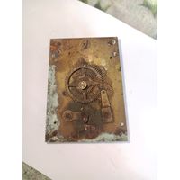 Механизм настенных часов.