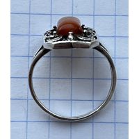 Кольцо. Серебро, янтарь. 925. р-р 18.