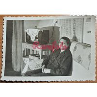 1950-е Домашний уют радиоприемник Балтика патефон женщина