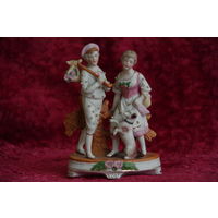 Статуэтка фарфоровая 12 см   ( целая )