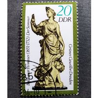 Марка ГДР 1984 год Скульптура