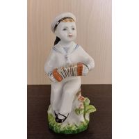 Статуэтка фарфор "Морячок-гармонист"(Смелый)