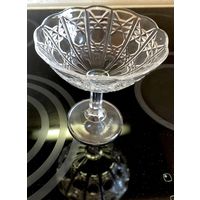 Конфетница, стекло, H 14 см, D 13.5 см, СССР, фабрика "Неман", клеймо