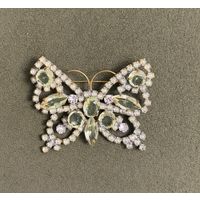 Брошка - бабочка из уранового стекла . Производство Чехия