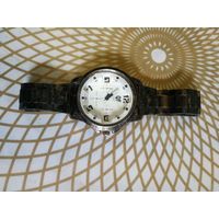 Часы наручные с браслетом QF . В ремонт,коллекцию,на запчасти. Состояние на скане.