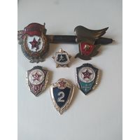 Нагрудные знаки отличия.
