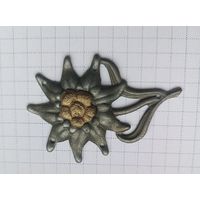 Цветок на головной убор.