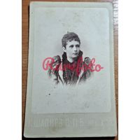 1890-е Кабинет портрет СПБ Девушка архив Славяновых студийное фото личный фотограф великой княгини Марии Павловны и великого князя Владимира Александровича (3-го сына Александра II) К. А. Шапиро