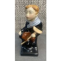 Фарфоровая статуэтка Royal Dolton Крошка Тим. Персонаж из романа Чарльза Диккенса "Рождественская песнь в прозе". Англия. Высота 10 см.