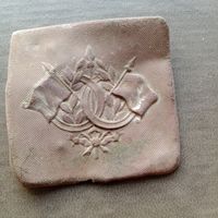 Посеребренная старая крышечка с рисунком