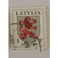 Марка из серии "Гербы" с надпечаткой 2007 - герб Курземе