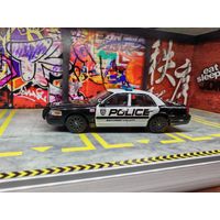 Коллекционная модель 1/64 Rollin Ford Crown Victoria NFS Police APAxpo