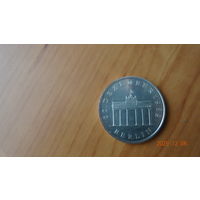 20 марок Бранденбурские ворота 1990 г ГДР серебро 0.999