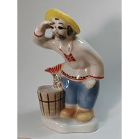 Статуэтка "Рыбак" фарфор, ЗХК Полонне СССР.
