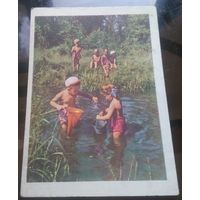 1955 год А.Становов Рыбку поймали