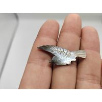 Красивая накладка из перламутра. Птичка.
