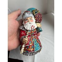 Деревянный Дед Мороз с точечной росписью и березовым посохом (высота 13,5 см)