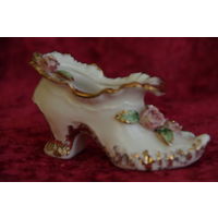 Статуэтка фарфоровая " Туфелька " ( Филиппины ) высота 6 см , длинна  10,5 см