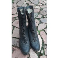 Ботики на шнуровке, ботинки женские старинные. Этнография, костюм.