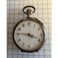 Часы на ходу . Серебро 800 проба .  Вес 22.3 грамма