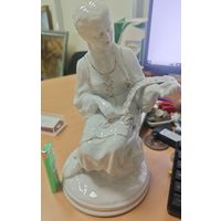 Девушка с венком. Большая фигура. Минский Фарфоровый завод