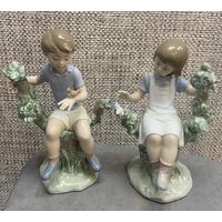 Фарфоровые статуэтки Мальчика и Девочки из серии Мой поющий друг. Ladro NAO Испания. Высота мальчика 21 см , Девочка 20 см.