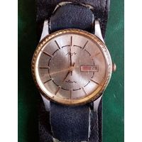 Часы Луч кварц СССР с календарем