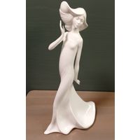 Статуэтка фарфоровая "Беззаботная", коллекция Images, Royal Doulton, Англия