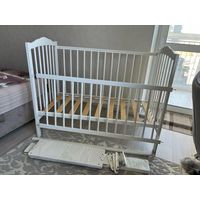 Детская кроватка приставная Bambini с маятником, матрасом, наматрасником