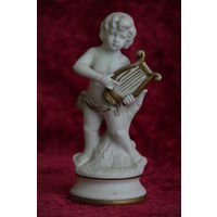 Статуэтка фарфоровая 15 см   ( целая )