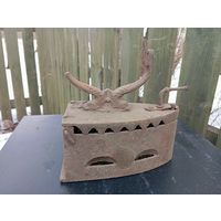 Старинный угольный утюг