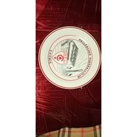 Тарелка сувенирная 25 см. Германия. Г. Д. Р. Футбольный клуб.