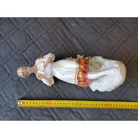 Фарфоровая статуэтка гадание на ромашке