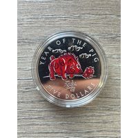 Цветная монета Соломоновых Островов достоинством 5 долларов 2007 года выпуска, посвященная Году Свиньи по китайскому гороскопу.