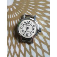 Часы наручные Слава,тикают.  В коллекцию,ремонт,на запчасти.Состояние на скане.