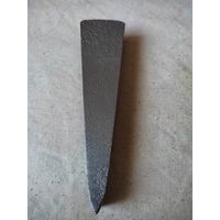 Клин для колки дров, колун. См. описание.