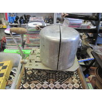 Электромеханический прибор для растяжки головных уборов.