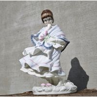 Девочка с цветами Coalport статуэтка