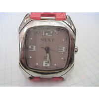 Часы NEXT 5ATM Quartz фосфорированные.