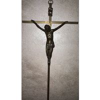 Бронзовое распятие.