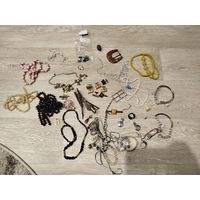 Лот различной бижутерии на поделки и не только,много вещей тяжёлые,с рубля