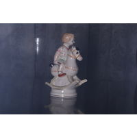 Фарфоровая статуэтка "Мальчик на лошадке" ЗХК