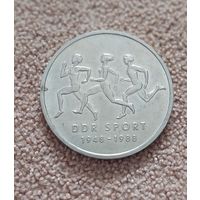 ГДР 10 марок, 1988 40 лет Союзу физкультуры и спорта aUNC