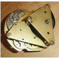 Часовой механизм,с заводным ключиком.