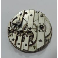Механизм от карманных до 1917 г. Швейцария. Ключёвка. Диаметр 4.3 см. Маятник целый. Не исправные.