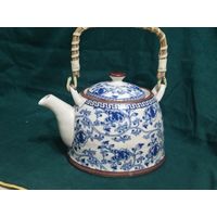 Чайник заварочный, винтажный, керамический с растительным декором.