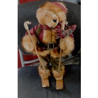 Медведь с рюкзаком на лыжах. 70-80-е годы Европа. Высота 43 см.