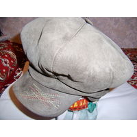Шапка зимняя с козырьком (внутри искусств.мех) и вышивкой, новая