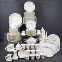 Сервиз фарфоровый винтаж 84  предмета