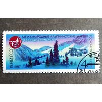 Марка СССР 1987 год Международные альпинистские лагеря